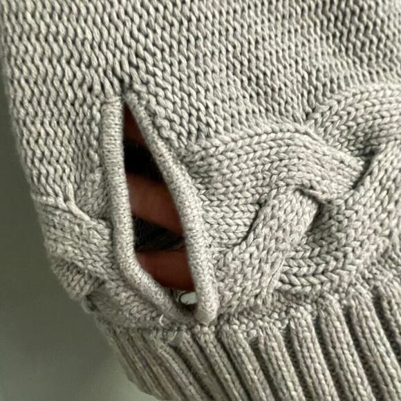 Baby Gap Gray Cable Hooded Poncho Sweater Girls Size 5 - Picture 4 of 7